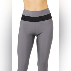 Alo Yoga 7/8 High Waist Airlift Leggings Logo Band in Silver & Black Size XS